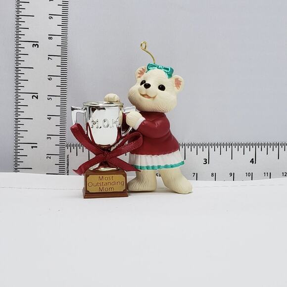 1994 Hallmark Mom Handcrafted Keepsake Holiday Christmas Ornament. - Picture 6 of 8